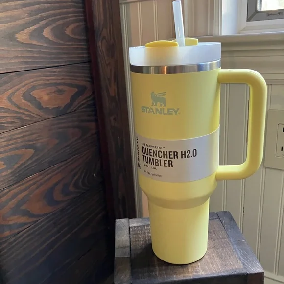 Stanley Quencher H2.0 Tumbler - Light Cream - Picture 2 of 4